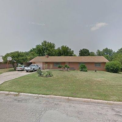 214 Russell Ave, Blackwell, OK 74631