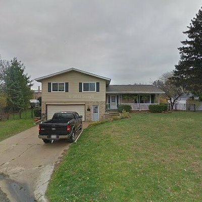 215 Westlawn Ave, Elkhorn, WI 53121