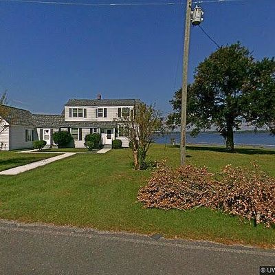 221 Riverside Dr, Sneads Ferry, NC 28460