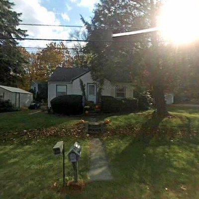 3 Lake Pkwy, Webster, MA 01570