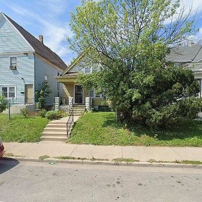 3033 N Holton St, Milwaukee, WI 53212