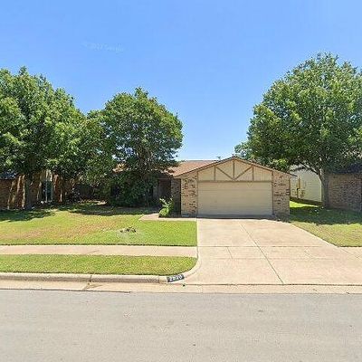 2520 Cottonwood Ln, Bedford, TX 76021