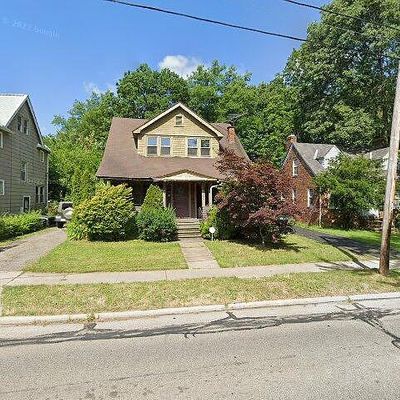 2560 S Taylor Rd, Cleveland Heights, OH 44118