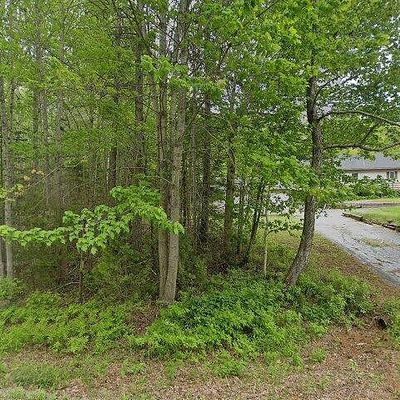 27 Evergreen Dr, Bucksport, ME 04416