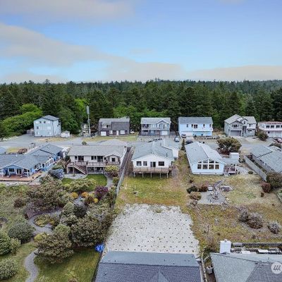 33015 J Pl, Ocean Park, WA 98640