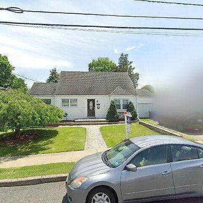 331 N Lanza Ct, Saddle Brook, NJ 07663