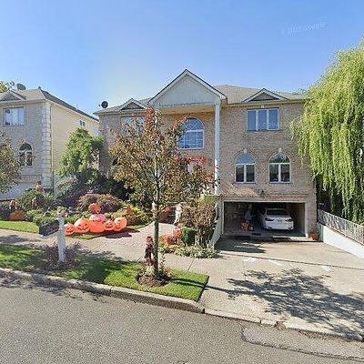 350 Powell St, Staten Island, NY 10312