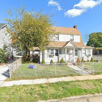 37 Frazier St, Hempstead, NY 11550