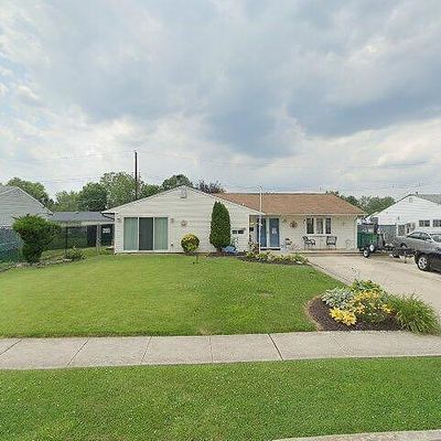 37 Old Brook Rd, Levittown, PA 19057