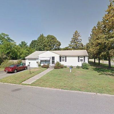 31 Archdale Dr, Warwick, RI 02889