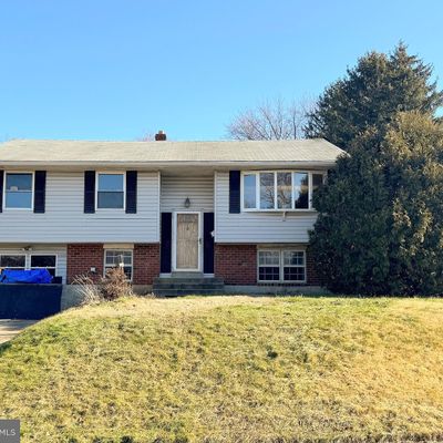 3163 Surrey Ln, Aston, PA 19014