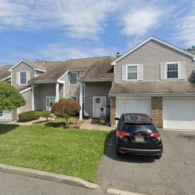 32 Renaissance Ln, New Brunswick, NJ 08901