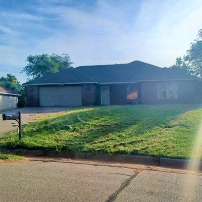 3215 Highland Dr, Enid, OK 73701