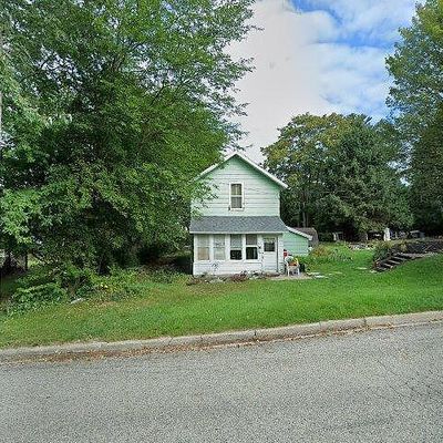 41 Grant St, Shelby, MI 49455