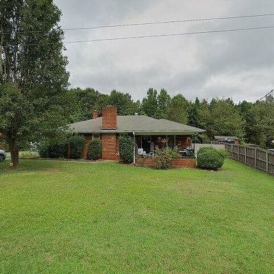 413 E Starmount Ave, Liberty, NC 27298