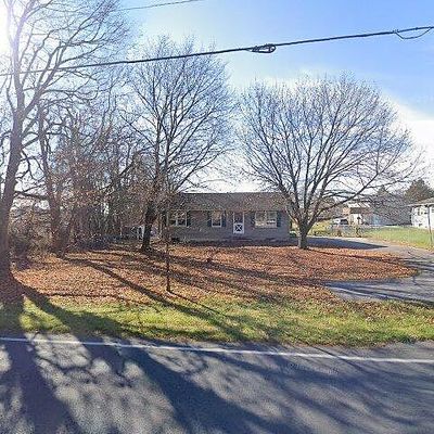 415 Hanover St, New Oxford, PA 17350