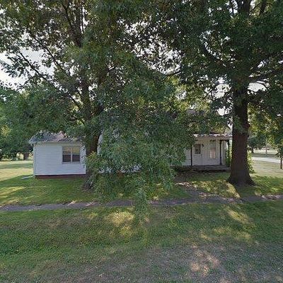 421 East St, Maquon, IL 61458