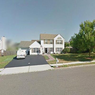44 Crater Lake Rd, Howell, NJ 07731