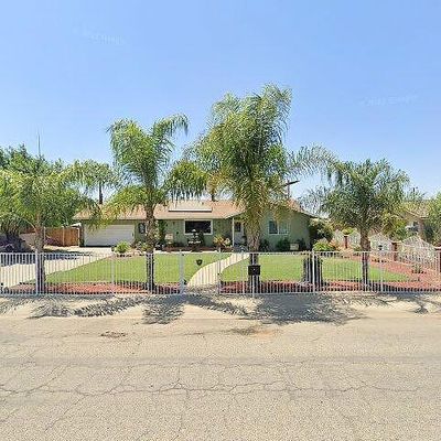 449 Sycamore Ave, Lindsay, CA 93247