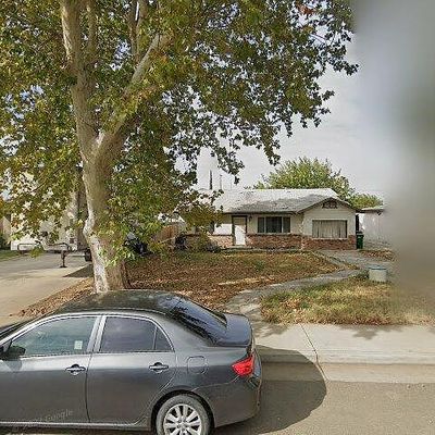 393 De La Guerra St, Planada, CA 95365