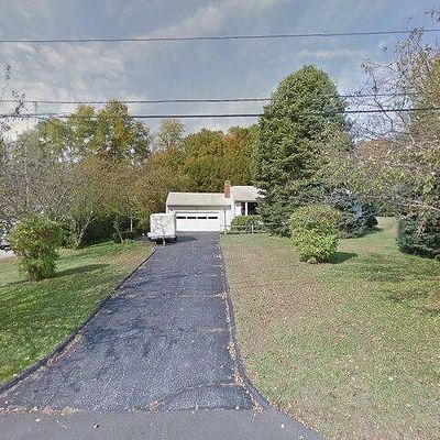 4 Edwards Dr, Brookfield, CT 06804