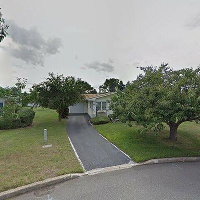 4 Jeffers Ct, Brick, NJ 08724