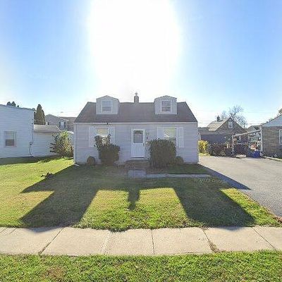 4 Love Ln, Norwood, PA 19074