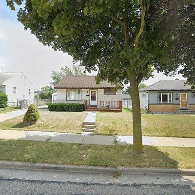 4929 W Lynndale Ave, Milwaukee, WI 53220