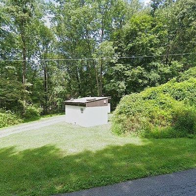 5 Valley View Dr, East Stroudsburg, PA 18301