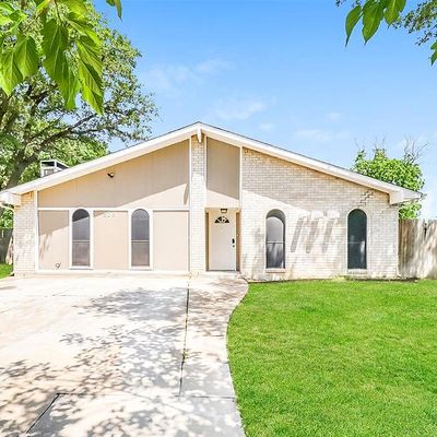 506 Country Ln, Grand Prairie, TX 75052