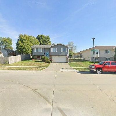 5237 W Thatcher Ln, Lincoln, NE 68528