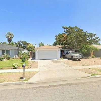 4686 N Kavanagh Ave, Fresno, CA 93705