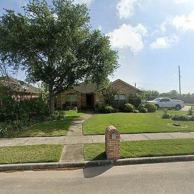 4835 Chase More Dr, Bacliff, TX 77518