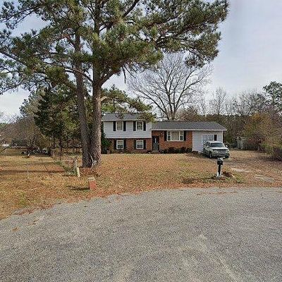 601 Freda Ct, Spring Lake, NC 28390