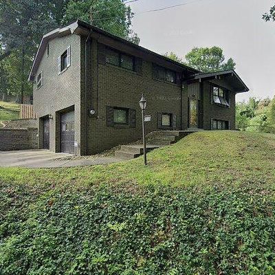 605 Hillside Ave, Pitcairn, PA 15140