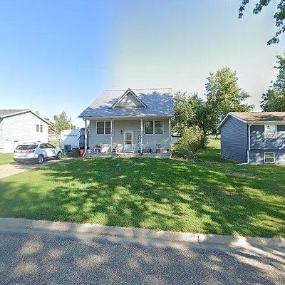 608 E Pershing Dr, Brooklyn, IA 52211