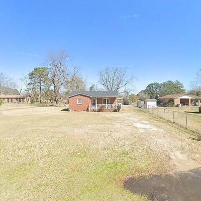 613 Southern Pine St, Darlington, SC 29532