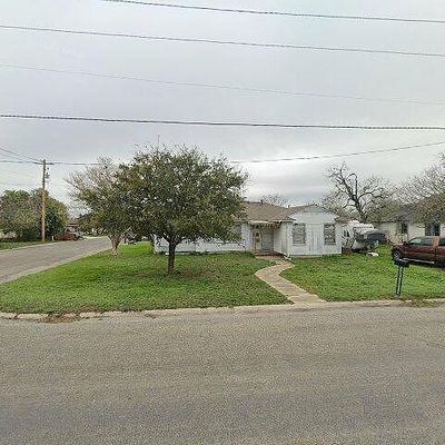 614 N Bond St, Karnes City, TX 78118