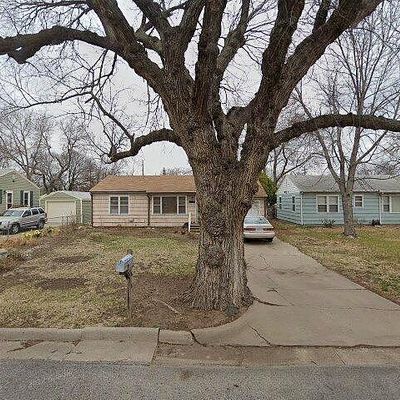 616 W 19 Th Ave, Hutchinson, KS 67502