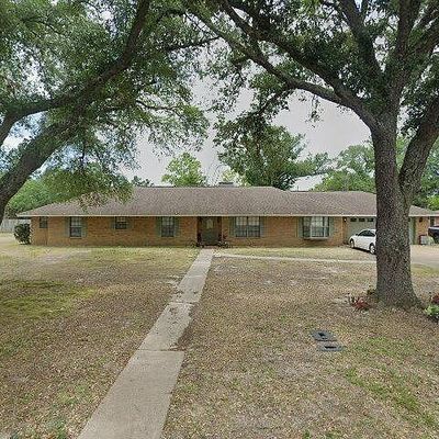 551 E Oak Ln, Nacogdoches, TX 75961