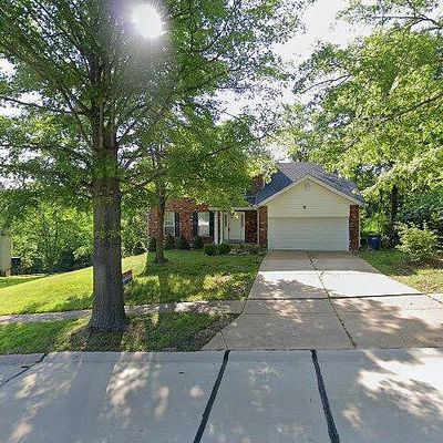 572 Enchanted Pkwy, Manchester, MO 63021