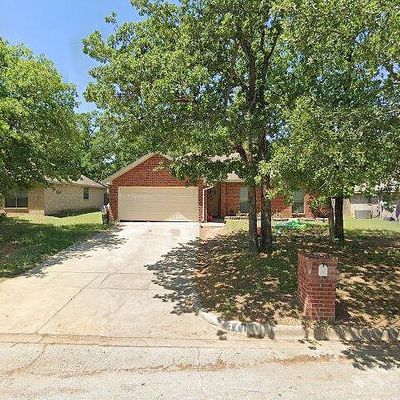 741 Oak Park Dr, Azle, TX 76020