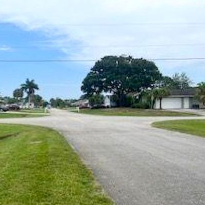 781 Se Starflower Ave, Port Saint Lucie, FL 34983