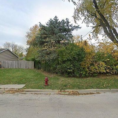 801 Irving Ave, Woodstock, IL 60098