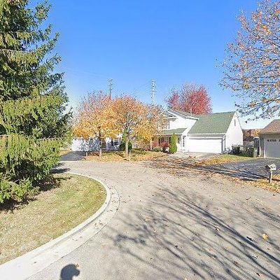 7 Lansbury Ct, Lake In The Hills, IL 60156