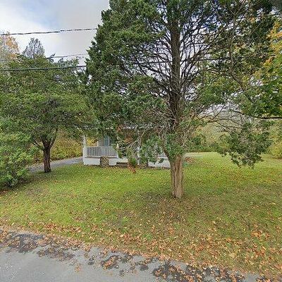 70 Pine Grove Ave, Hyannis, MA 02601