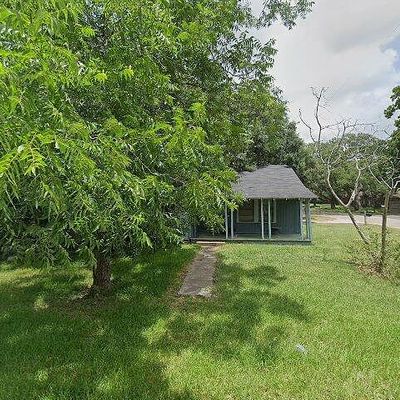 702 W Lang St, Alvin, TX 77511