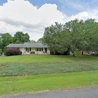 705 Laverton Ln, Rural Hall, NC 27045