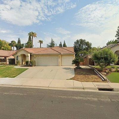 707 W Chennault Ave, Clovis, CA 93611