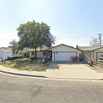 887 Clover Ln, Hanford, CA 93230